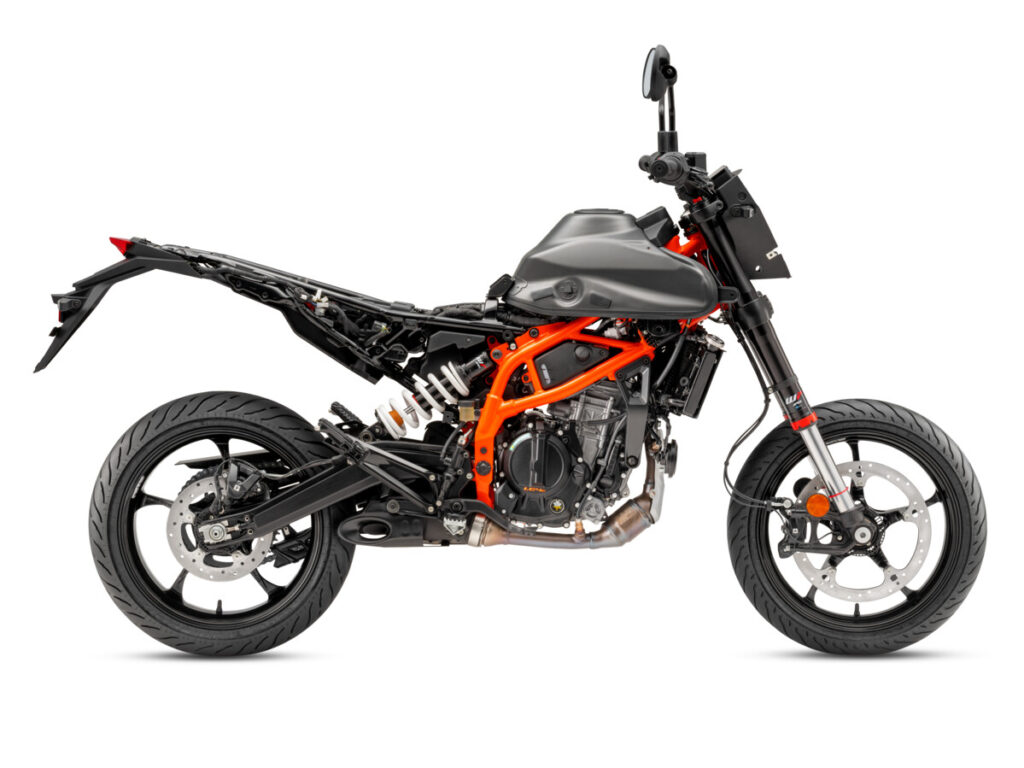 2025 KTM 390 SMC R: (एक सुपरमोटो जो राइडिंग का अंदाज बदल दे)