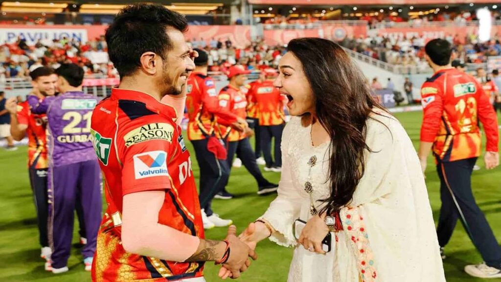 प्रीति जिंटा ने मुश्किल मैच में KKR को हराने की खुशी में युजवेंद्र चहल को लगाया गले, फैन्स बोले- कितनी अच्छी मालकिन है