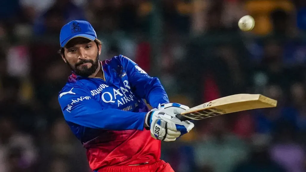 RCB vs MI 2025: जीत के बाद भी कप्तान रजत पाटीदार पर लगा ₹12 लाख का जुर्माना, जानिए क्यों