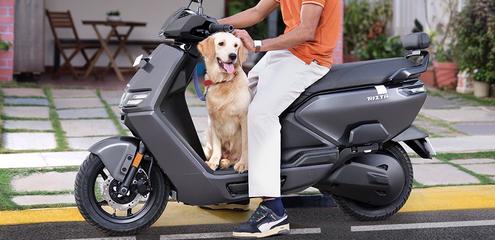 Ather Rizta: सिर्फ ₹30,000 की डाउन पेमेंट में 160 KM रेंज वाला दमदार इलेक्ट्रिक स्कूटर!
