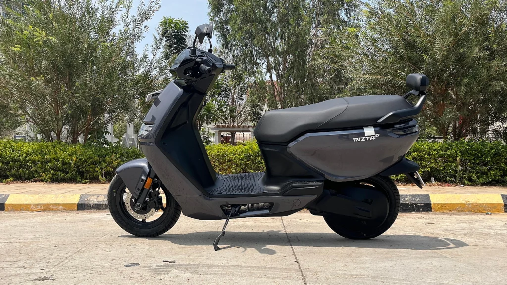 Ather Rizta: सिर्फ ₹30,000 की डाउन पेमेंट में 160 KM रेंज वाला दमदार इलेक्ट्रिक स्कूटर!